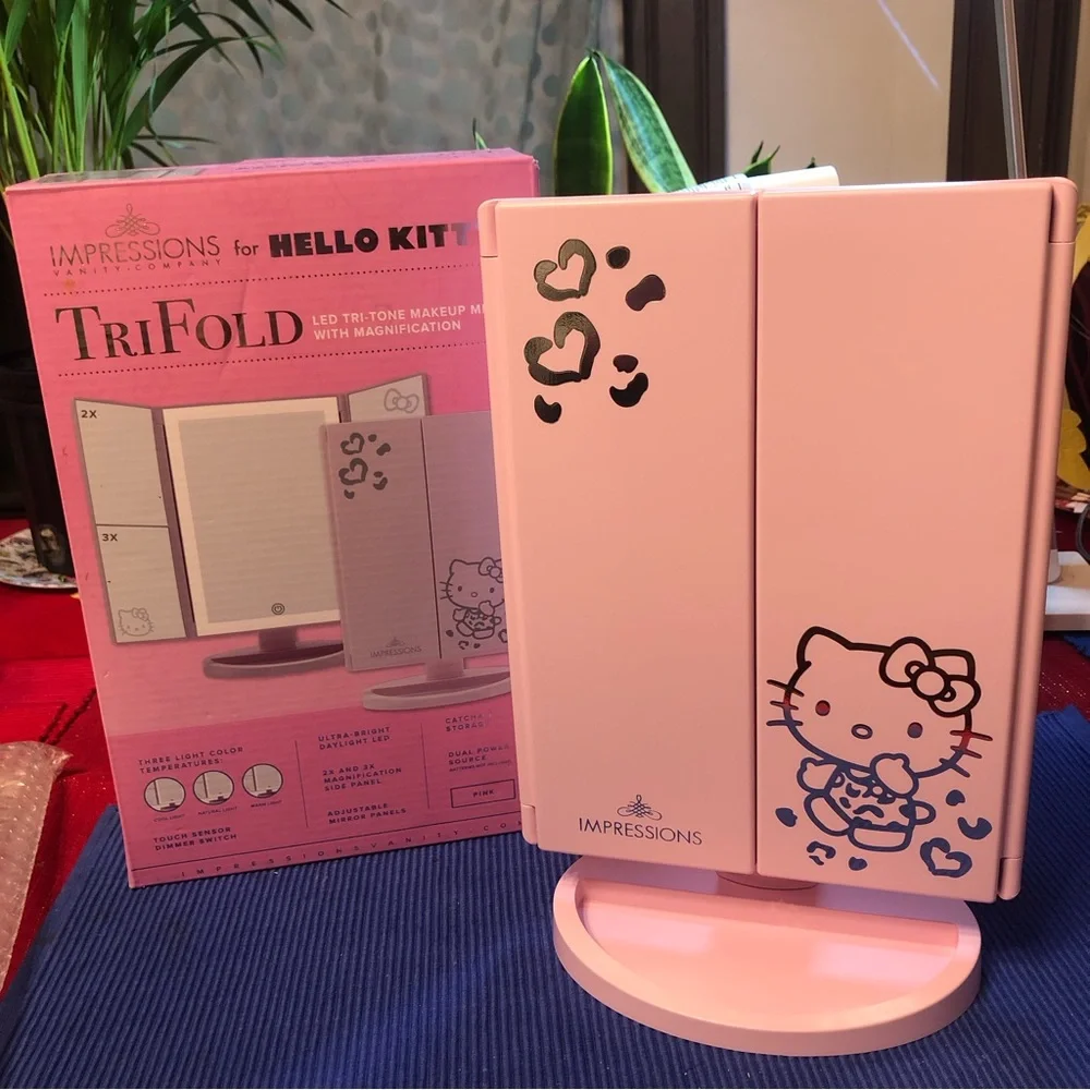 Hello Kitty  Mirror with Magnification and   touch sensor dimmer